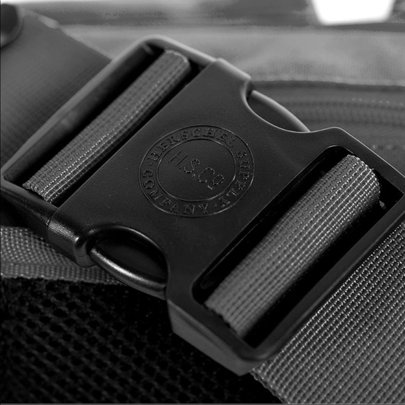 *SOLD* Herschel Eighteen Hip Pack Crossover Fanny Pack NWT Black - Picture 6 of 11